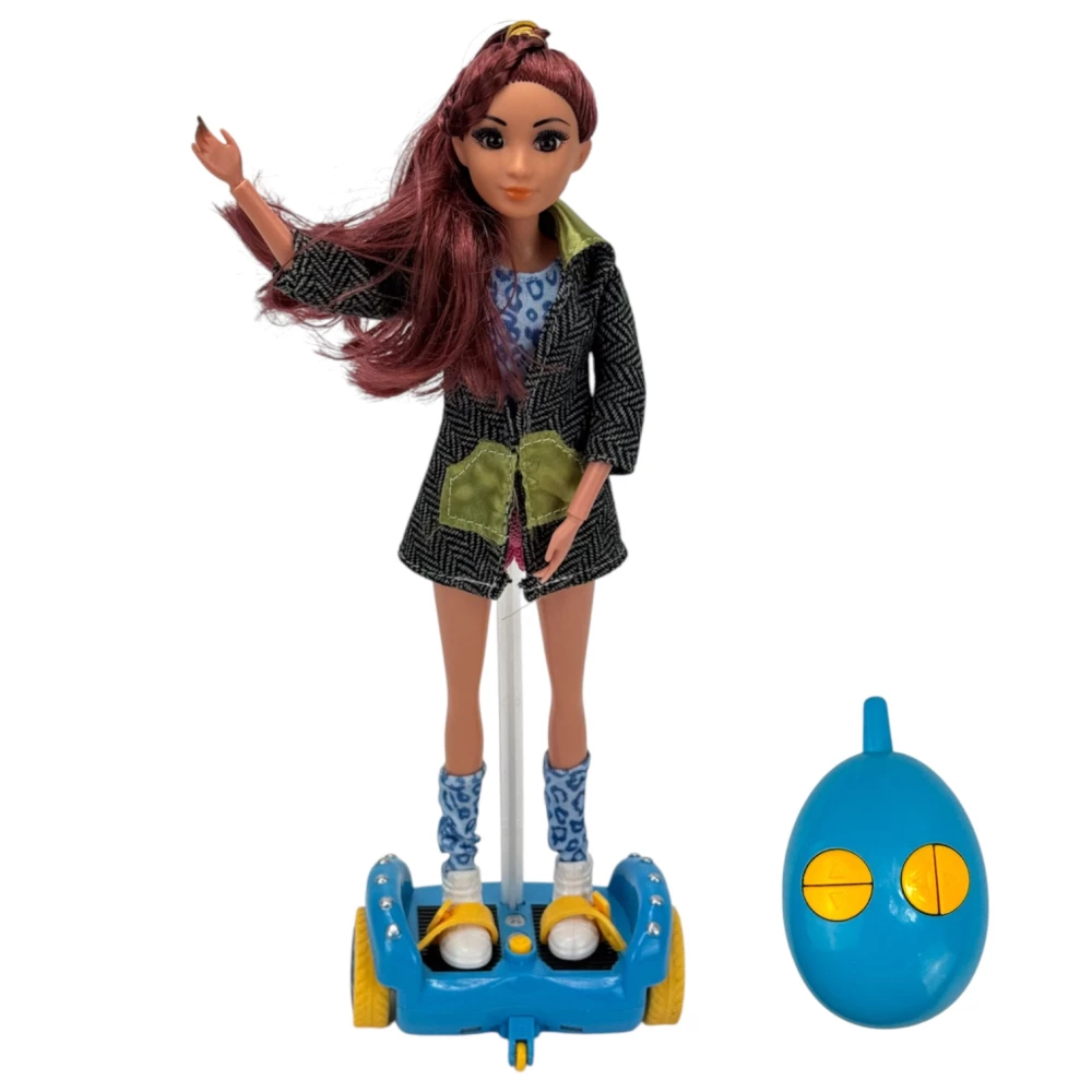 Интерактивная кукла на синей вывеске с пультом.